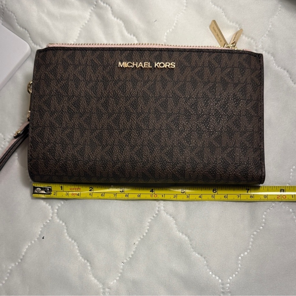 Michael Kors Jetset Brown and Blush Pink Wristlet/Phone Holder - Picture 14 of 15